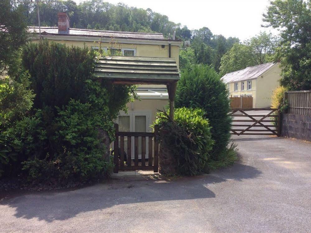Afon Duad Inn Cwm-Duad エクステリア 写真